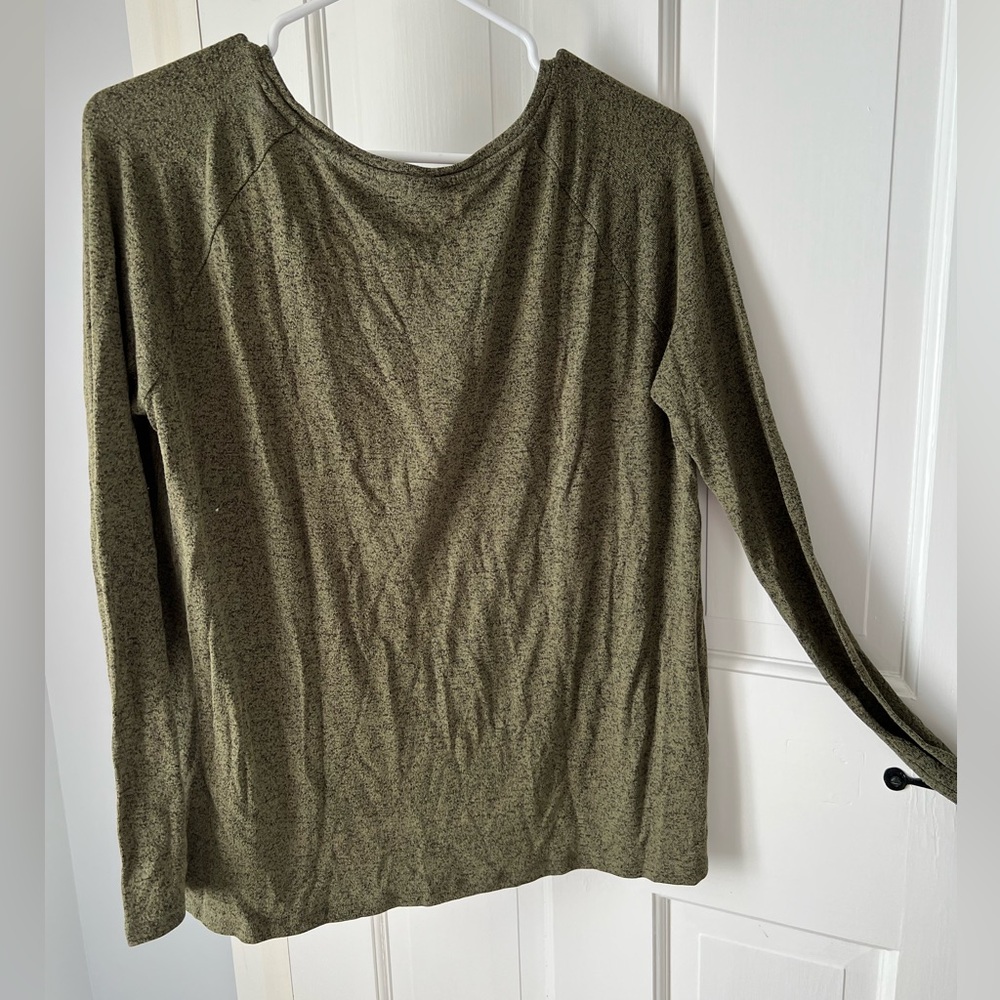 Old Navy women’s long sleeve top, green, size small